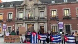 Protesta del Movimiento Acciones por la Democracia en Madrid a favor de huelguistas de San Isidro