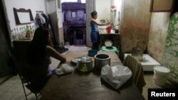 La hora de preparar la comida en una casa de La Habana Vieja. REUTERS/Claudia Daut