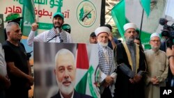 Miembros de Hamas asisten a una protesta para condenar la muerte en un ataque del jefe político de Hamas, Ismail Haniyeh. (Foto AP/Mohammed Zaatari)